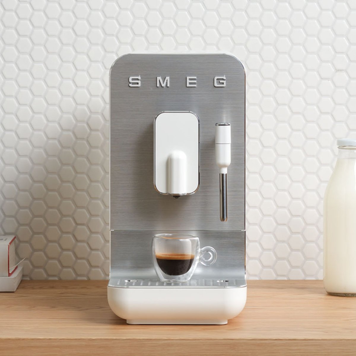 Smeg BCC12 Automatic Espresso Coffee Machine + Milk Frother
